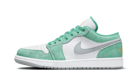 AIR JORDAN 1 LOW SE NEW EMERALD GREY (DO8244-301) - Rdrop